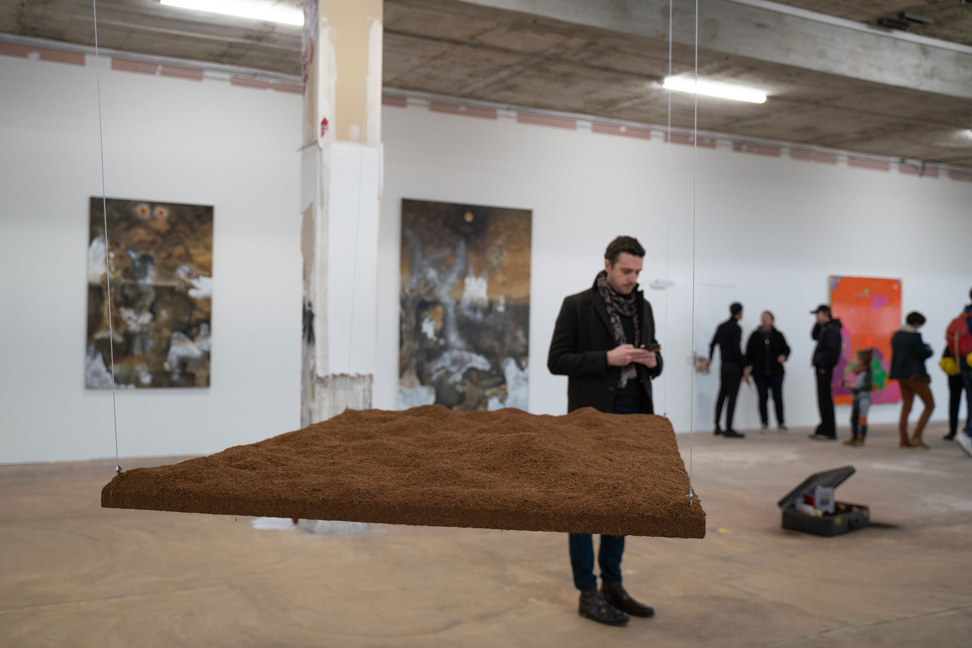 POUSH accueille et accompagne des artistes, programme des expositions et des événements dans une ancienne tour de bureaux à la Porte Pouchet à Clichy (©Ismaël Bazri)