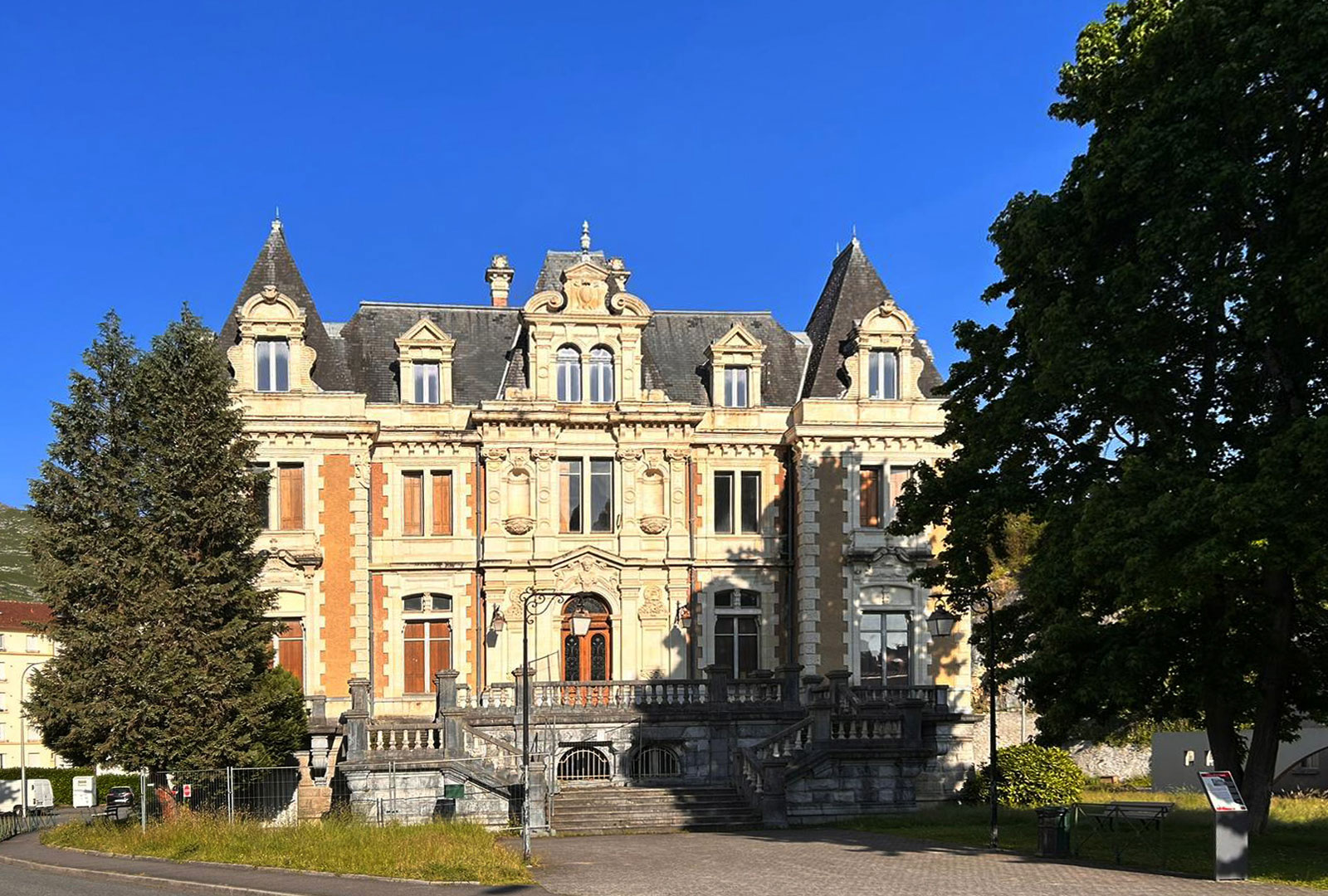 Chateau-de-Soum-Lourdes-1_RED